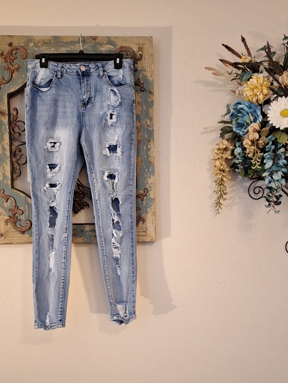 🔥🔥CLEARANCE🔥🔥 Not  Rue21 Light Blue Distressed Skinny Jeans. Size 10 - Picture 3 of 7